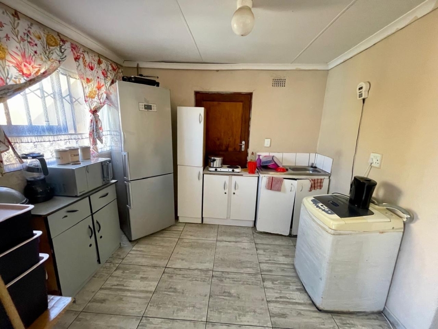 5 Bedroom Property for Sale in Fairdale Western Cape